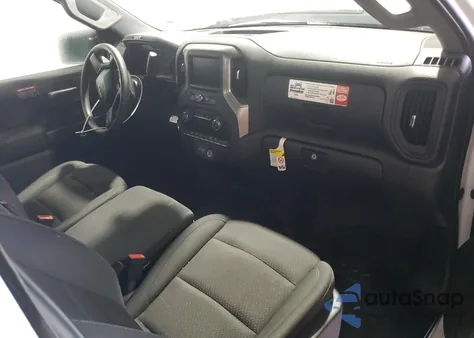 2024 Chevrolet Silverado C1500 z USA, uszkodzony, nr VIN 3GCNAAEDXRG319984